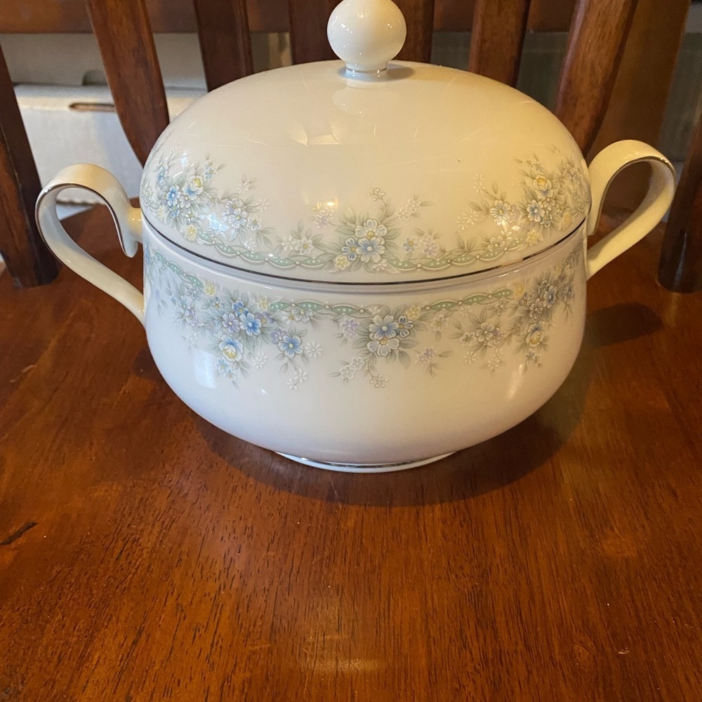 Noritake Ireland White Vegetable bowl